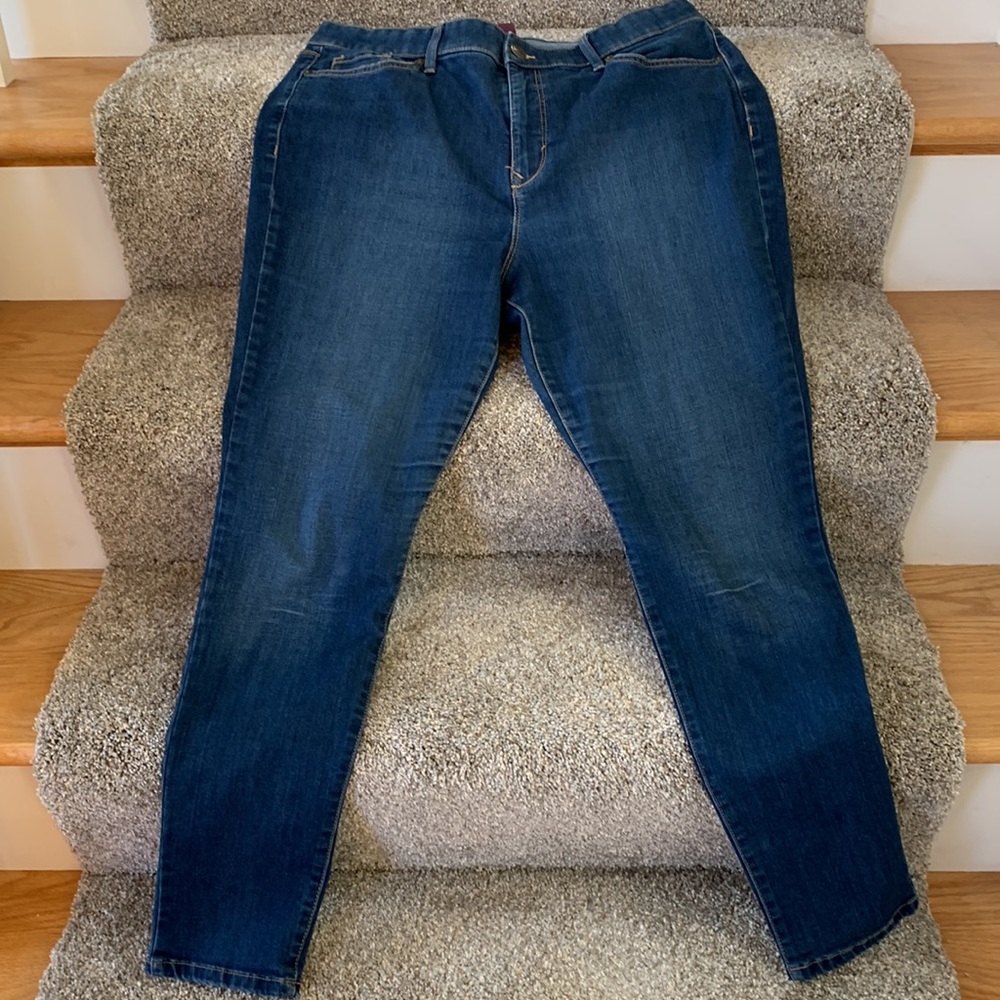 GV Curvy Skinny All Around Slimming Mid Rise Jeans - Picture 3 of 6